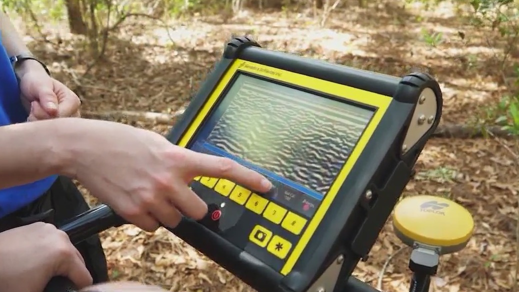 UF researchers study decomposition, hidden graves